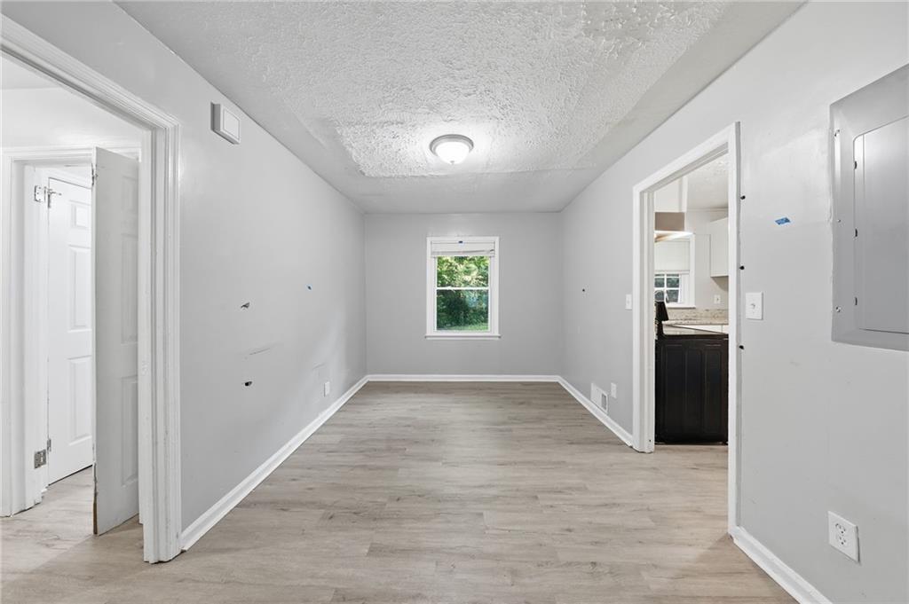 1112 Valley View Road Se Property Photo 15