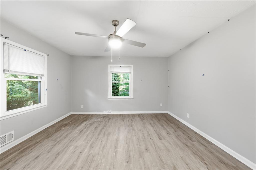 1112 Valley View Road Se Property Photo 17