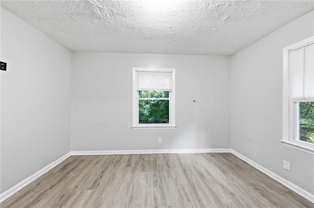 1112 Valley View Road Se Property Photo 20