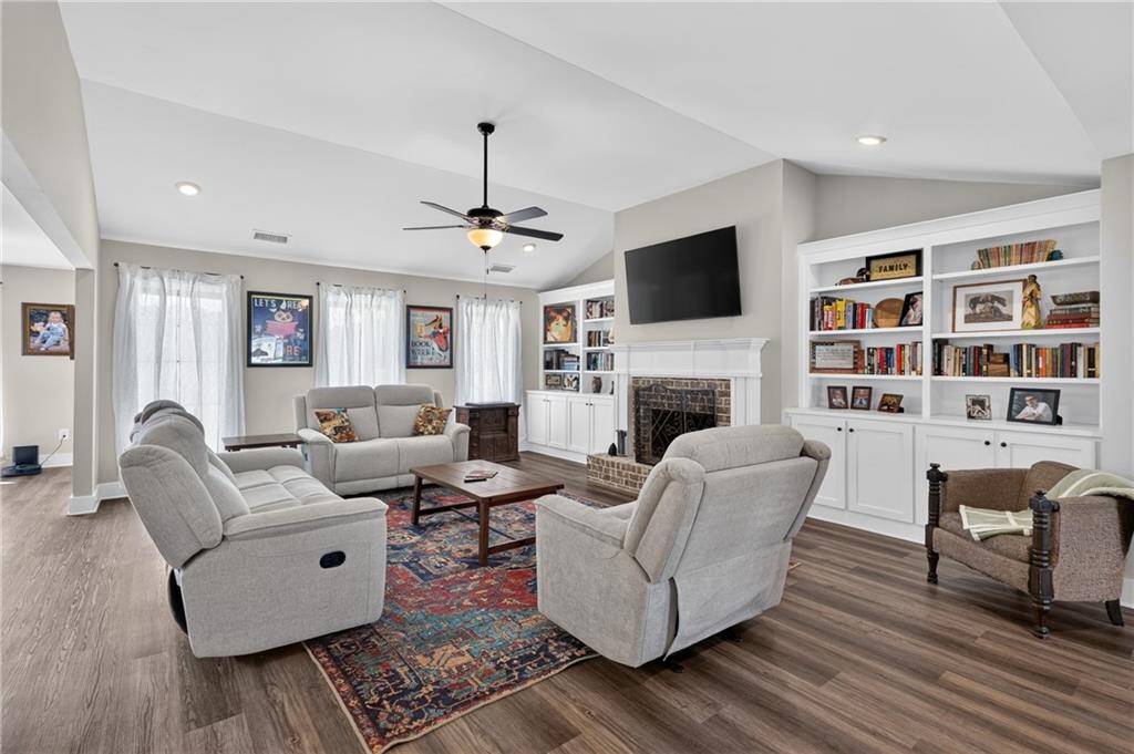 198 Advent Drive Property Photo 12