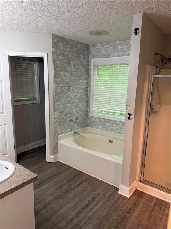 2023 Emerald Pointe Drive Property Photo 9