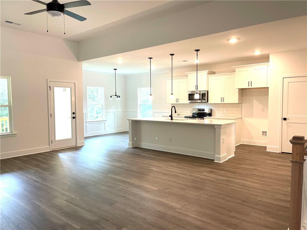 200 Blackberry Court Property Photo 4