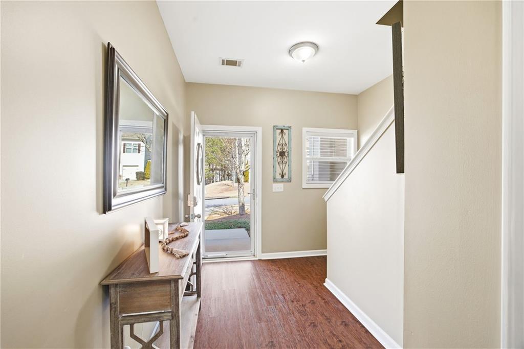 536 Oakside Place Property Photo 3