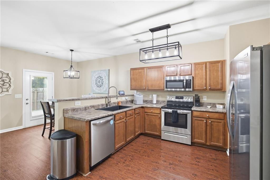 536 Oakside Place Property Photo 8