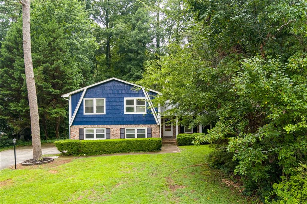 245 Pinetree Drive Property Photo 1