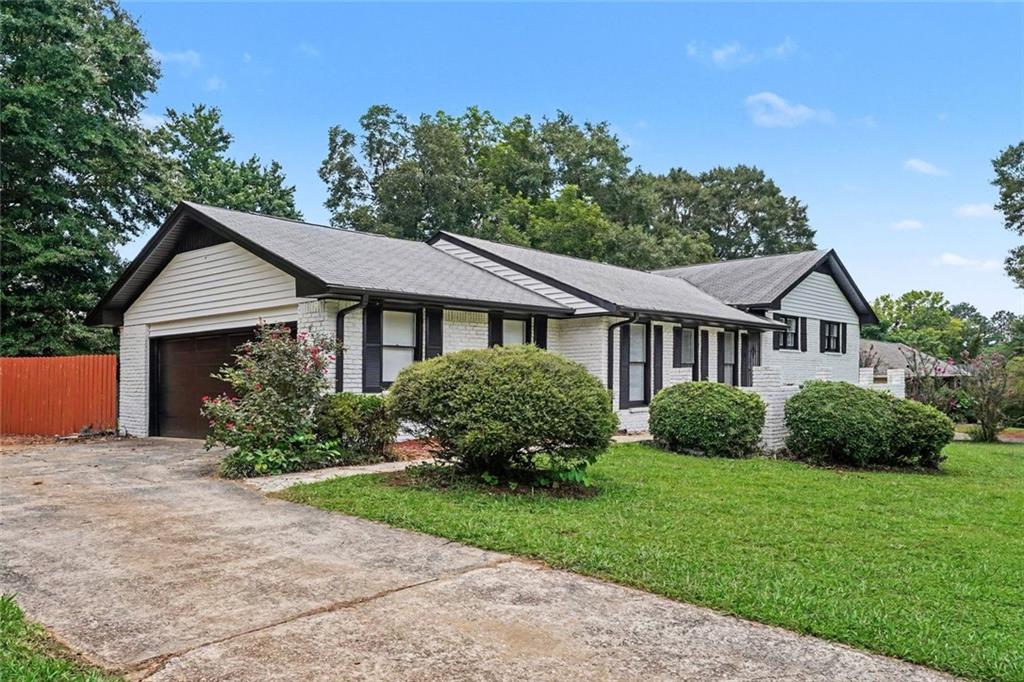 8806 Twin Oaks Drive Property Photo 2