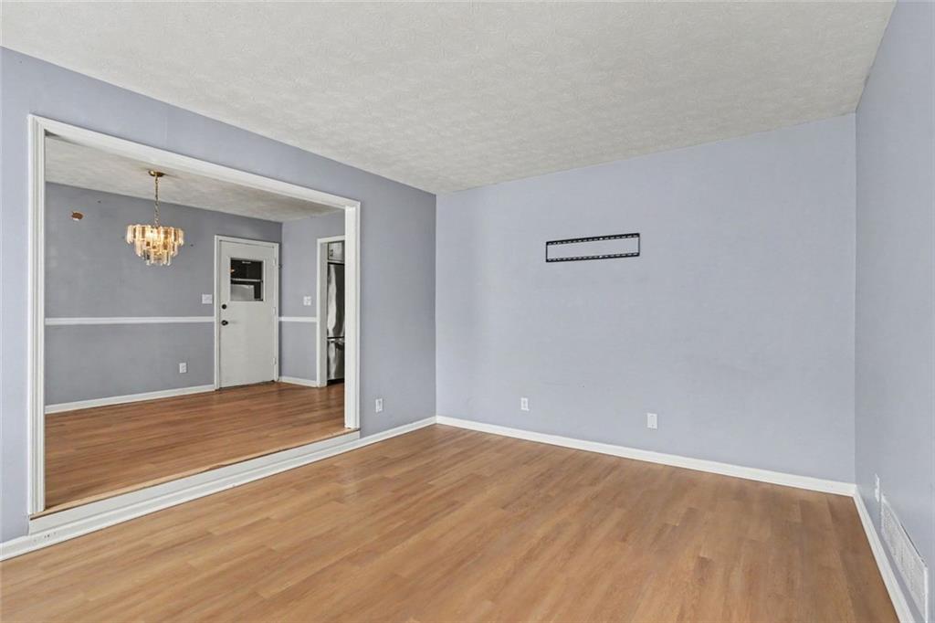 8806 Twin Oaks Drive Property Photo 5