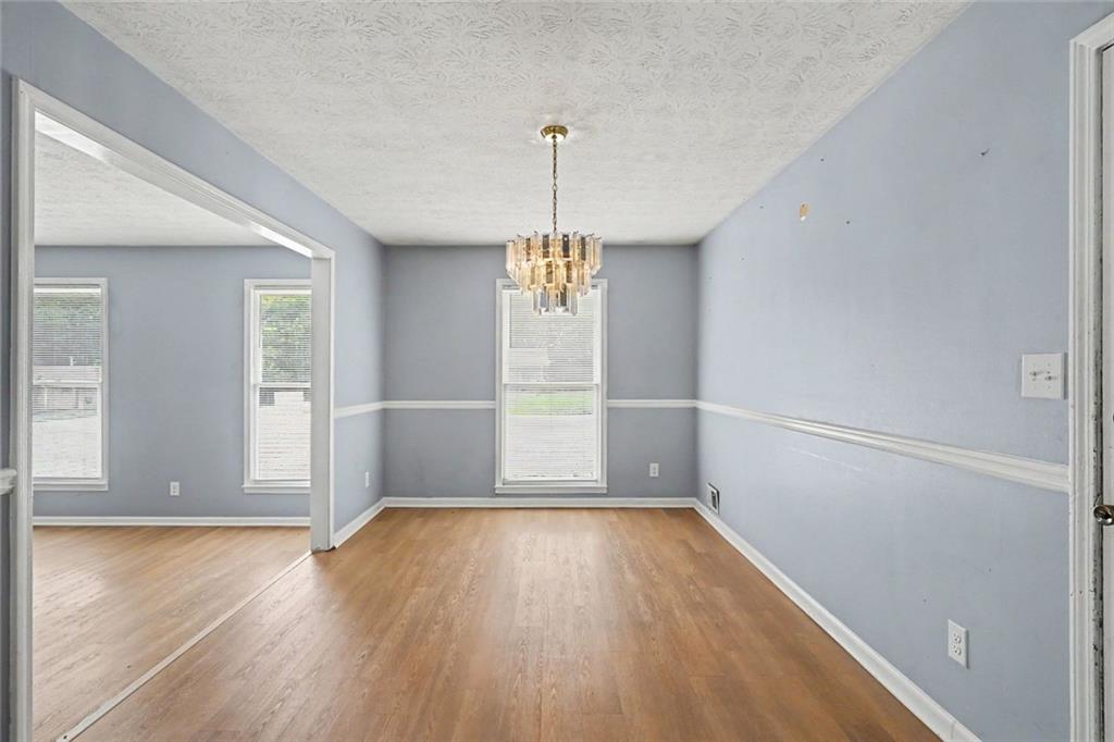 8806 Twin Oaks Drive Property Photo 6