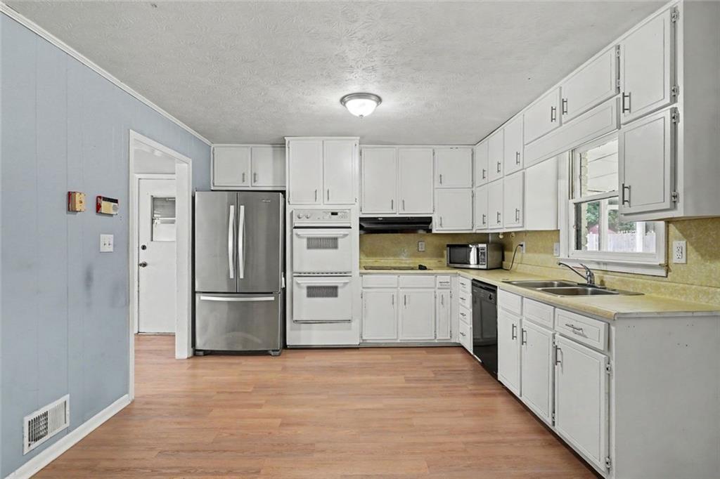 8806 Twin Oaks Drive Property Photo 8