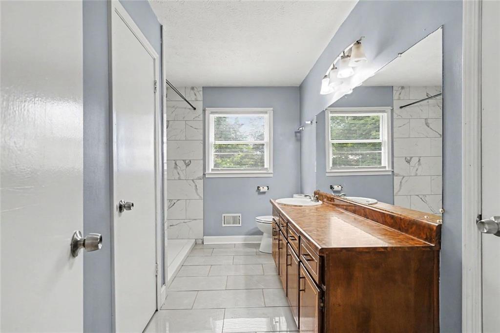 8806 Twin Oaks Drive Property Photo 10