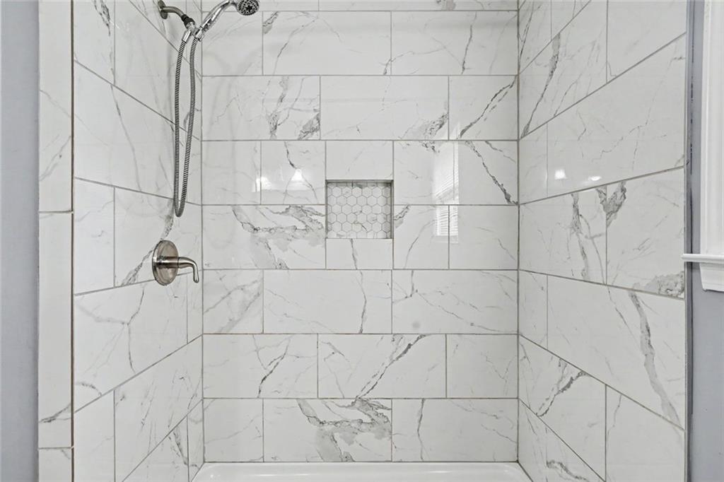 8806 Twin Oaks Drive Property Photo 11