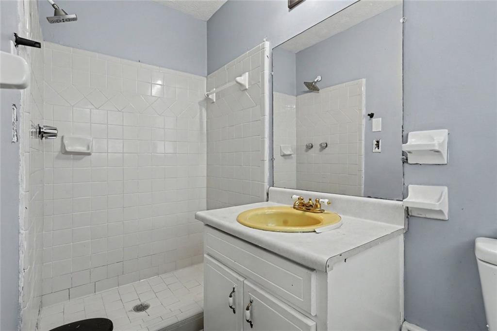 8806 Twin Oaks Drive Property Photo 17