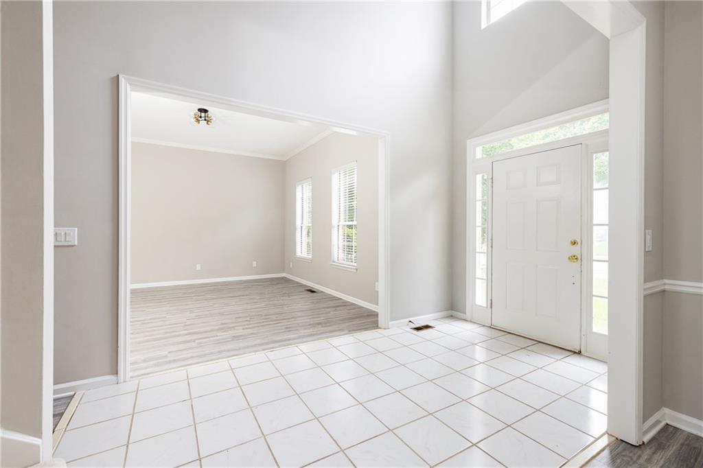 245 Greenmont Circle Property Photo 4