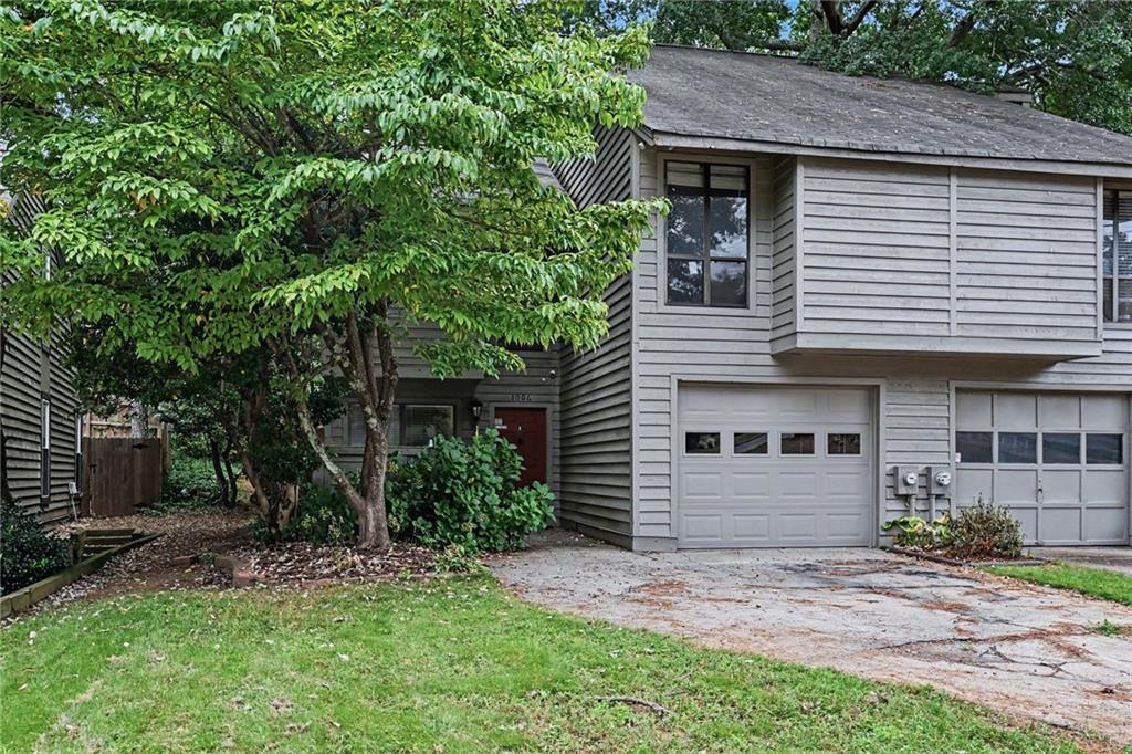 1006 Creatwood Circle Se Property Photo 1