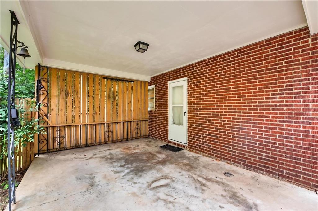 1142 Oldfield Road Property Photo 5