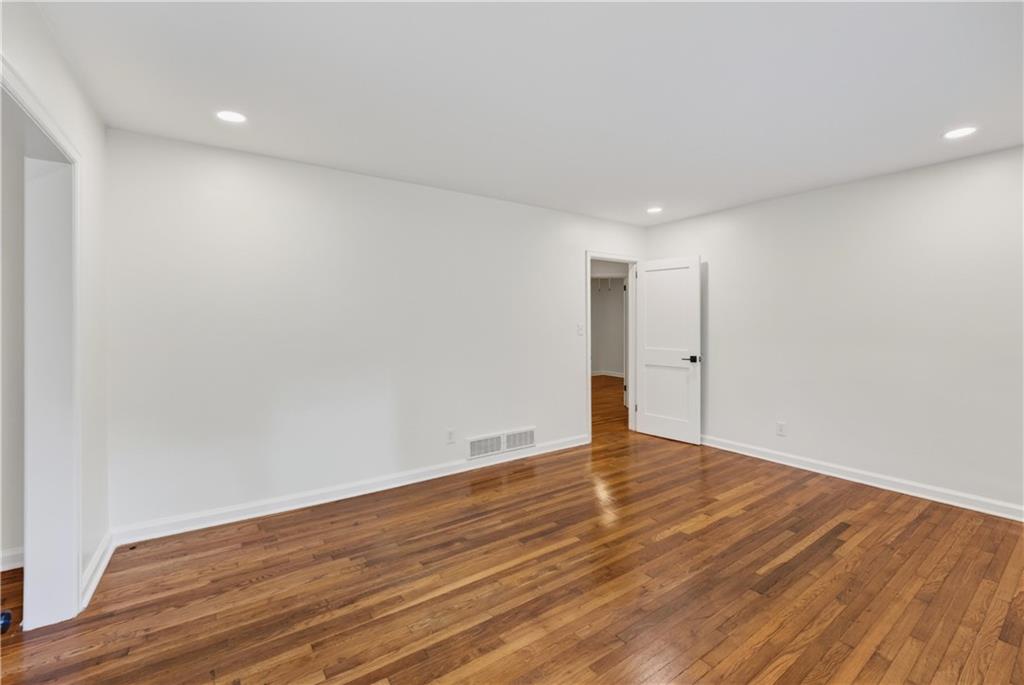 1142 Oldfield Road Property Photo 6