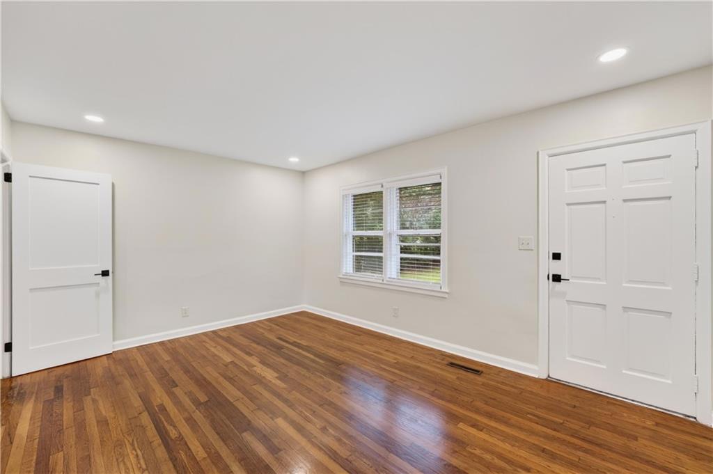 1142 Oldfield Road Property Photo 8