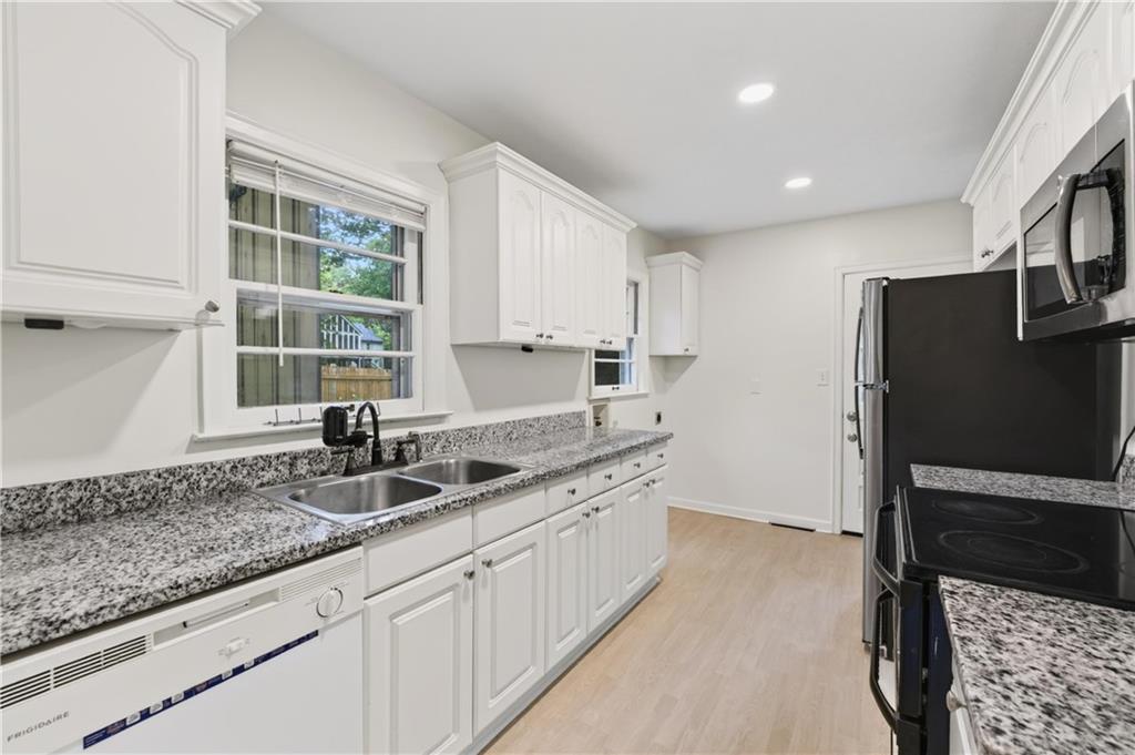 1142 Oldfield Road Property Photo 11