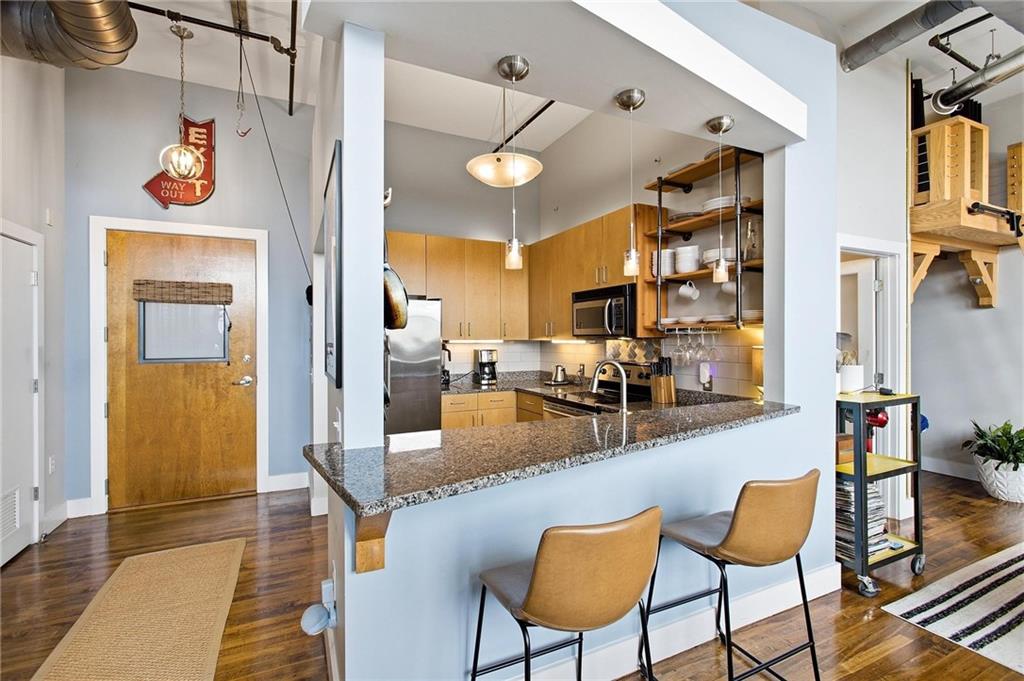 600 College St Unit 202