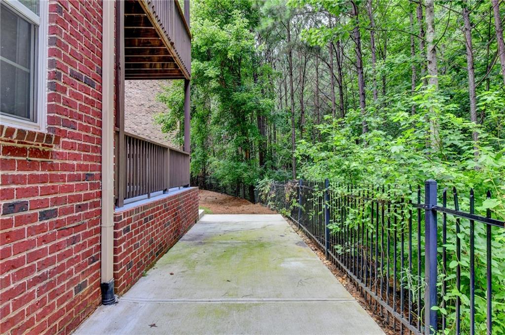 2511 Royston Drive Property Photo 4