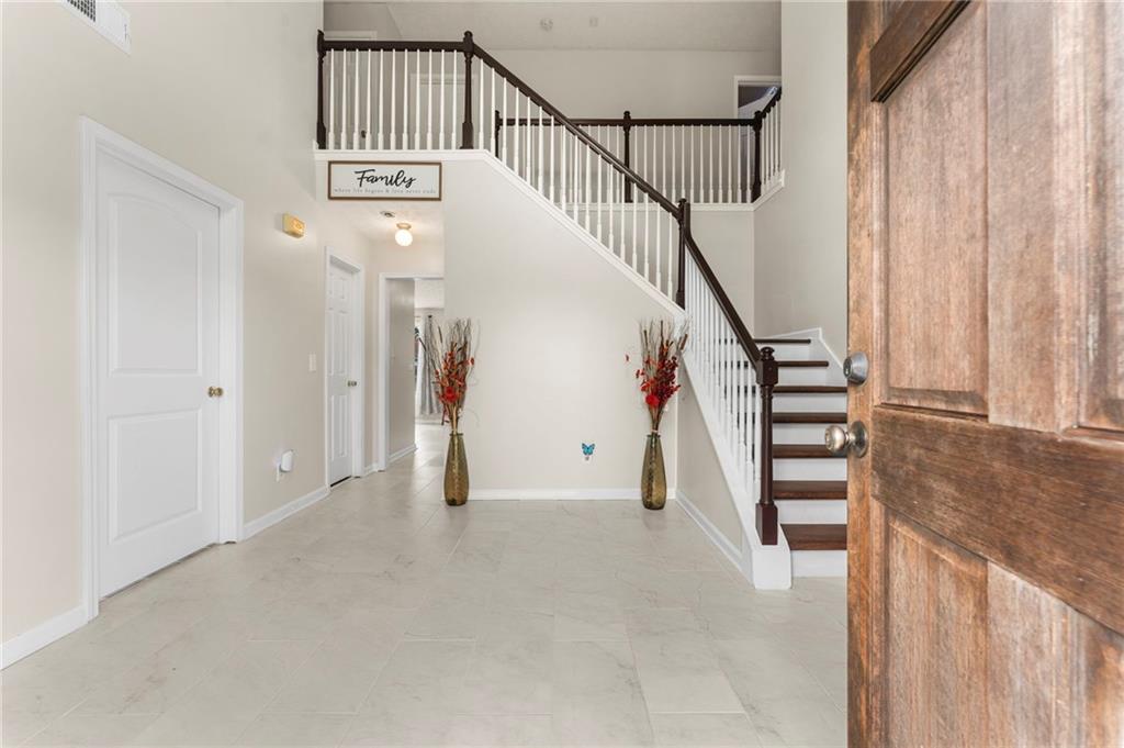 1110 Farley Way Property Photo 4