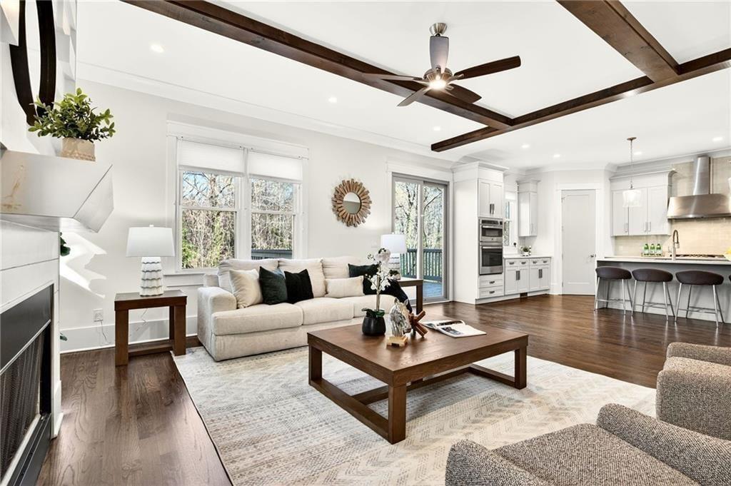 5989 Kenn Manor Way Property Photo 1