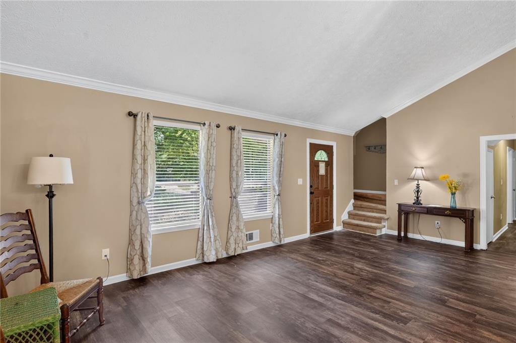 9640 Pine Thicket Way Property Photo 3
