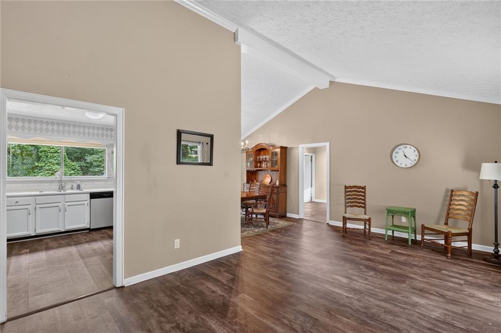 9640 Pine Thicket Way Property Photo 4
