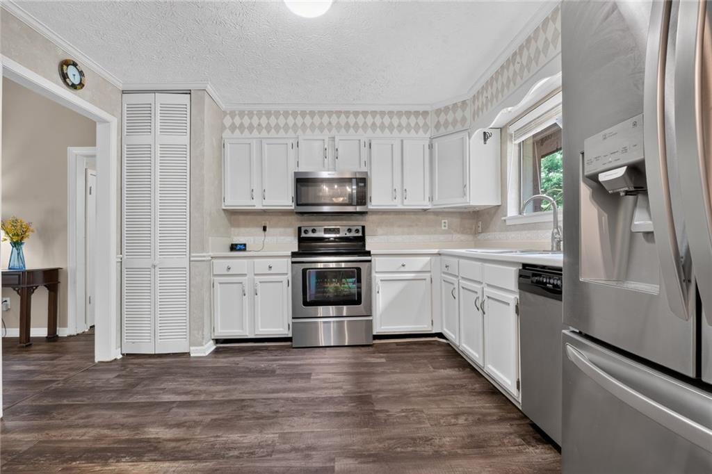 9640 Pine Thicket Way Property Photo 7