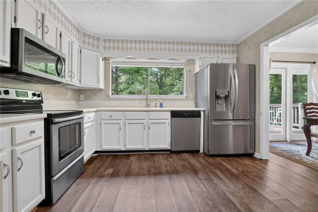 9640 Pine Thicket Way Property Photo 8
