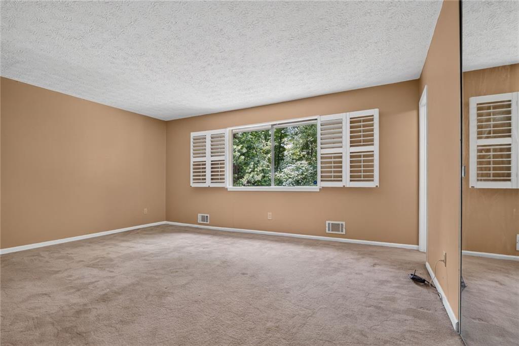 9640 Pine Thicket Way Property Photo 14