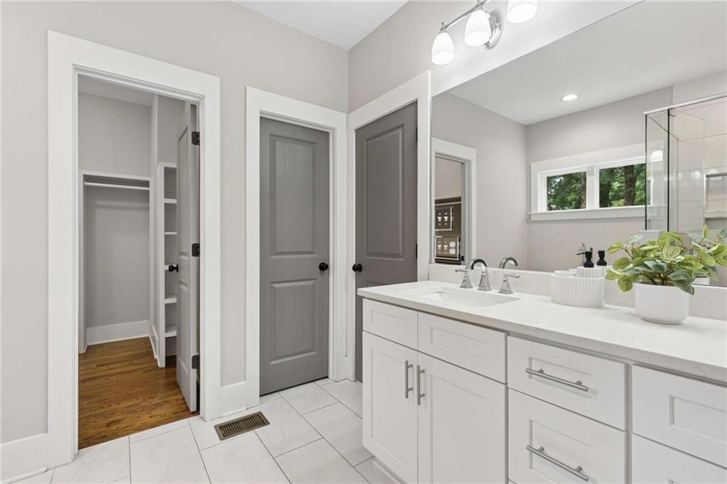 859 East Avenue Property Photo 17