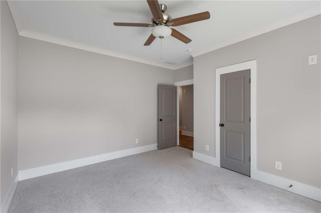 859 East Avenue Property Photo 20