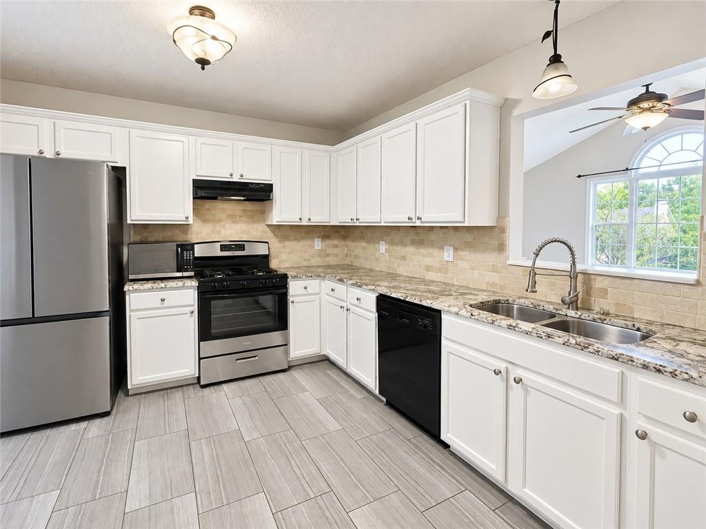 46 Ellen Glen Way Property Photo 11