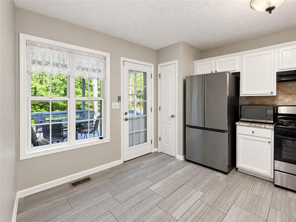 46 Ellen Glen Way Property Photo 12