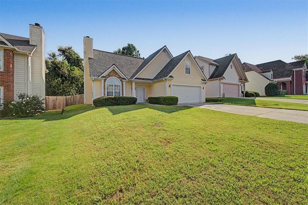 2025 Baramore Oaks Drive Property Photo 2