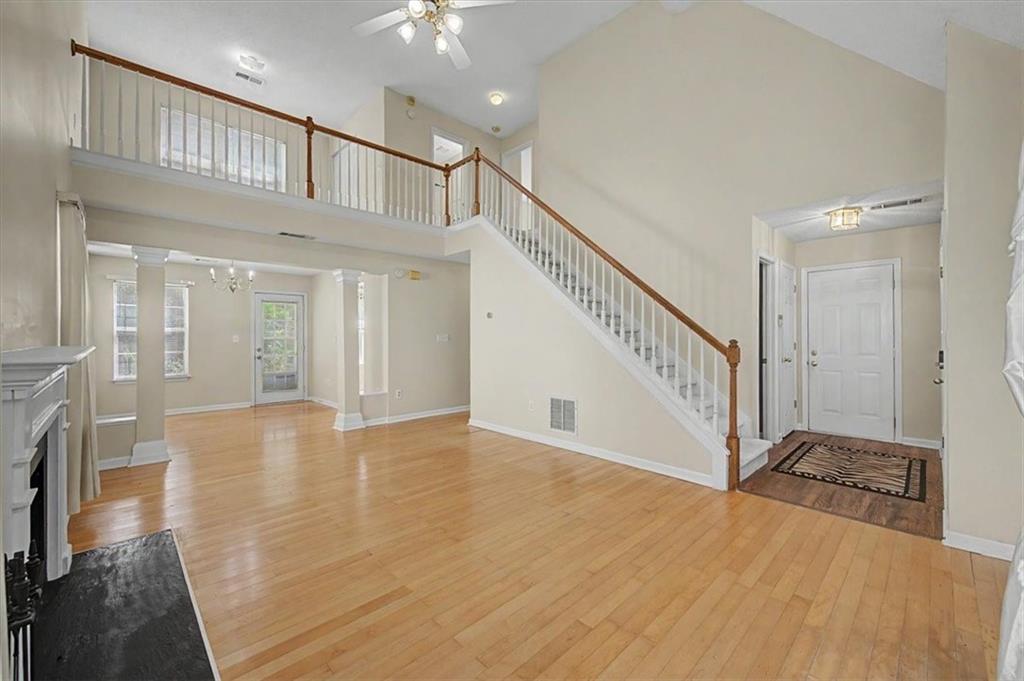 2025 Baramore Oaks Drive Property Photo 3