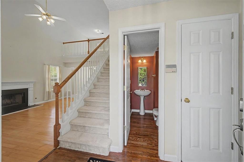 2025 Baramore Oaks Drive Property Photo 4