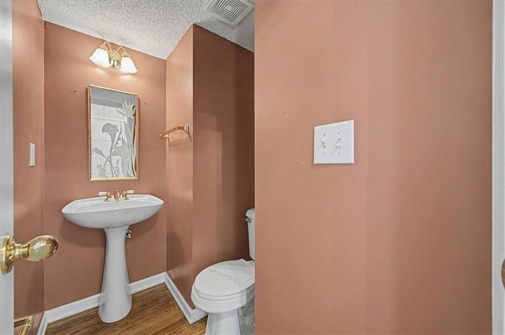 2025 Baramore Oaks Drive Property Photo 5