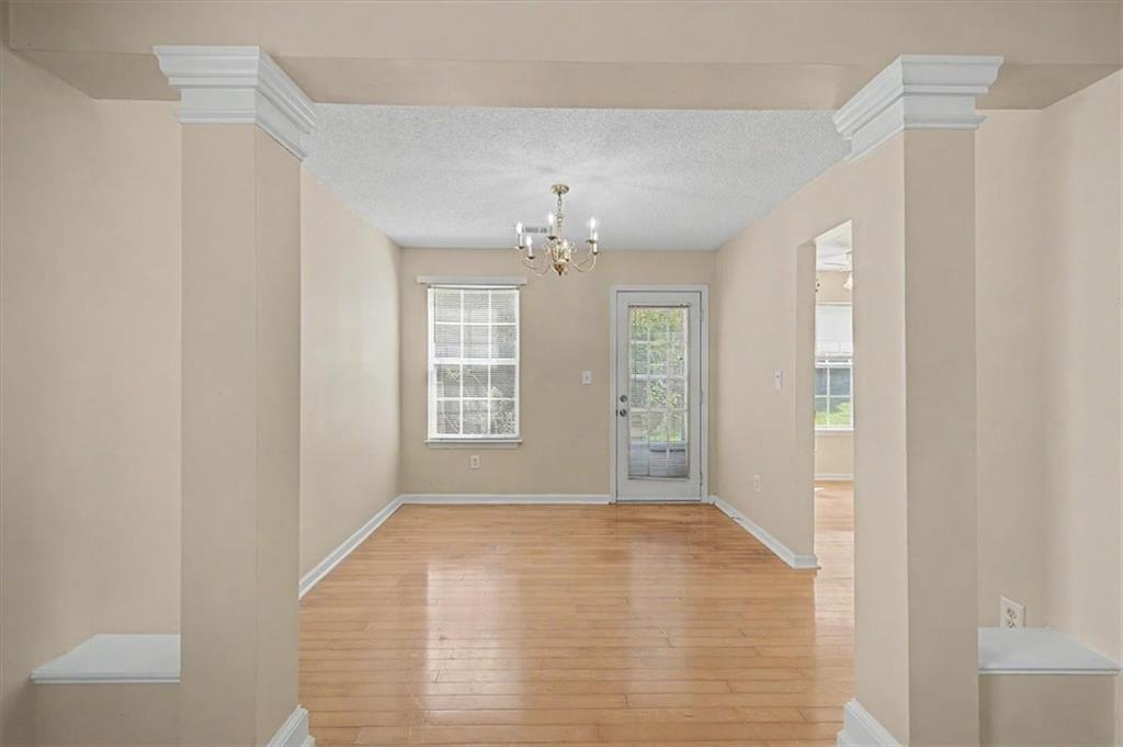 2025 Baramore Oaks Drive Property Photo 7