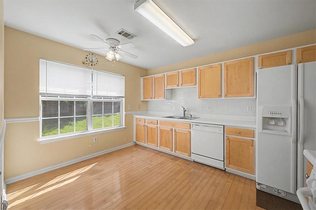 2025 Baramore Oaks Drive Property Photo 8