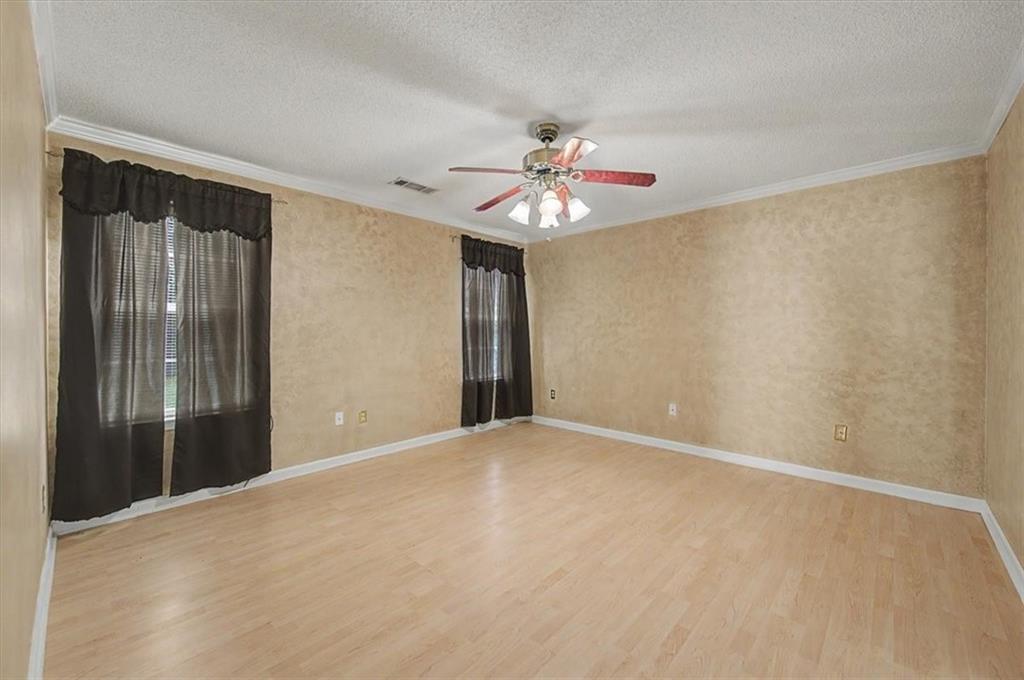 2025 Baramore Oaks Drive Property Photo 12