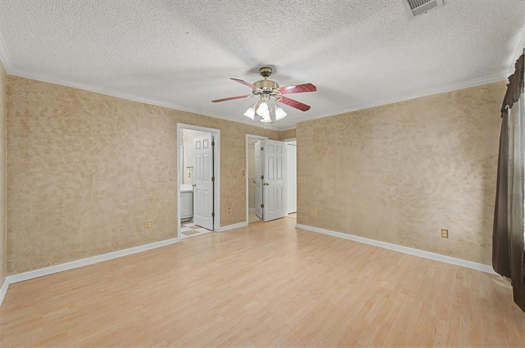 2025 Baramore Oaks Drive Property Photo 13