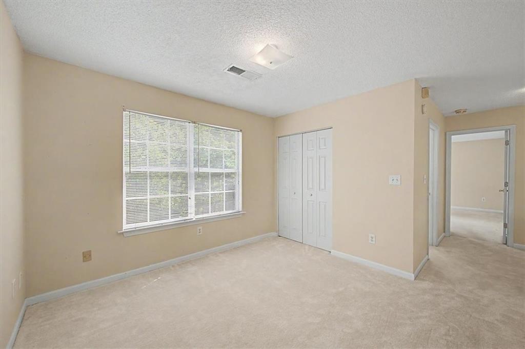 2025 Baramore Oaks Drive Property Photo 16