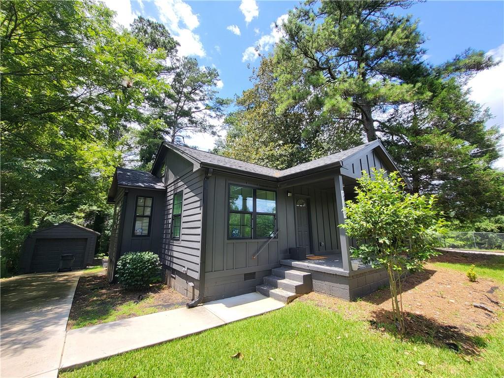 2107 Pinehurst Drive Property Photo 2