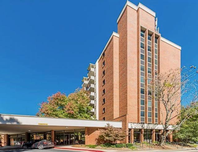 300 Johnson Ferry Road Ne Unit B604 Property Photo 1