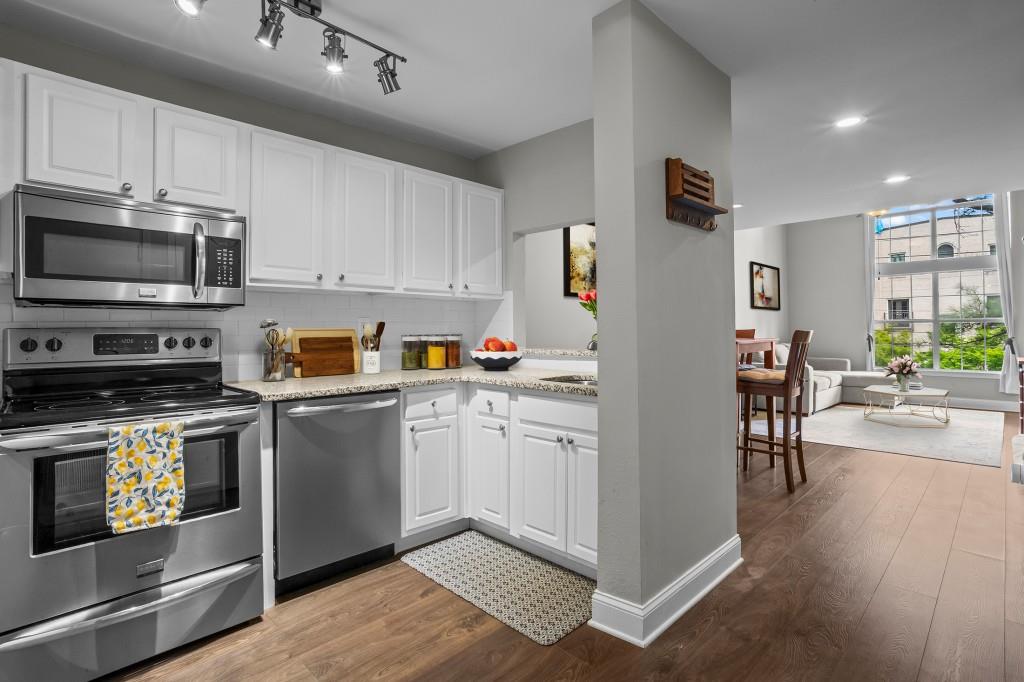 3655 Habersham Road Unit A320 Property Photo 3