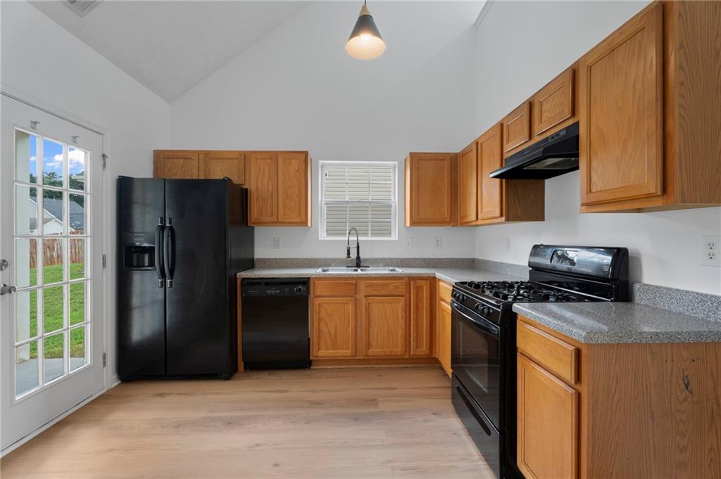 1470 Lafayette Square Property Photo 17
