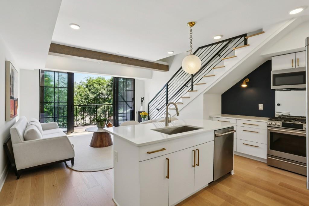 346 Peters Street SW Unit 303