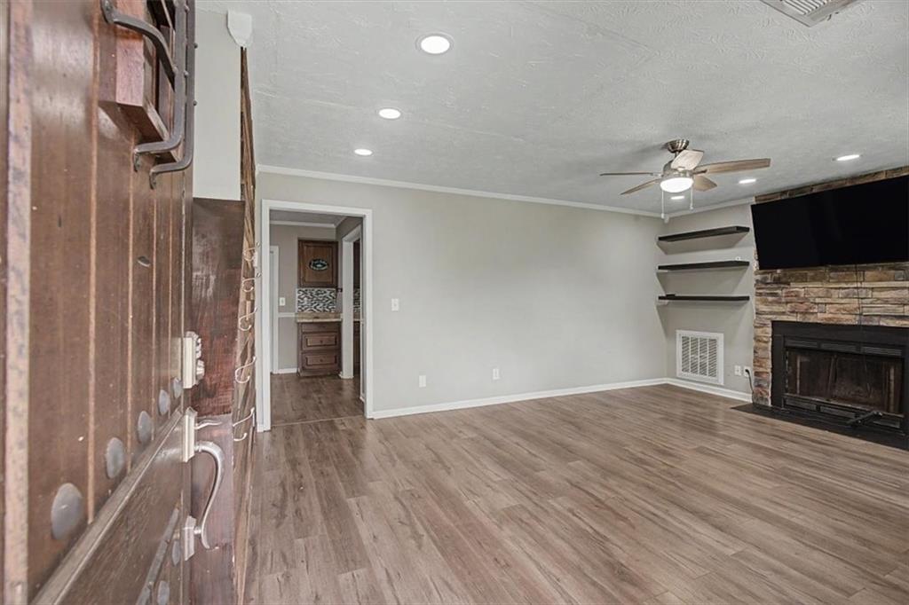 1516 Willow Gate Way Property Photo 10